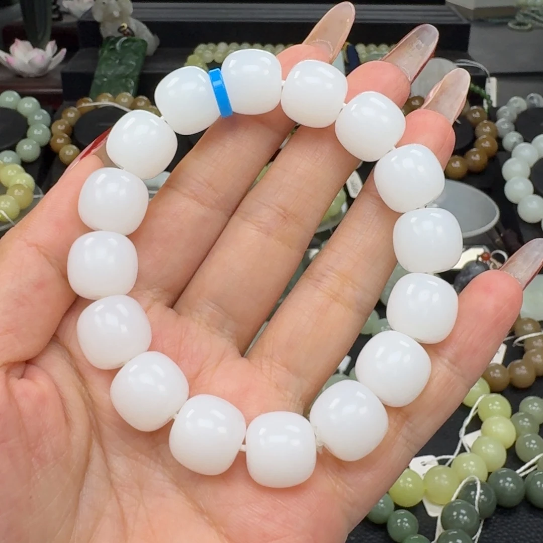 瑞***总和田玉未镶嵌手链