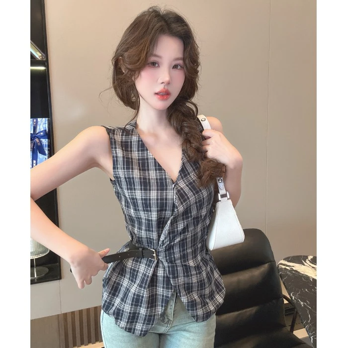 实拍韩版夏季设计感V领拼接无袖格子马夹小清新时尚开衫背心
