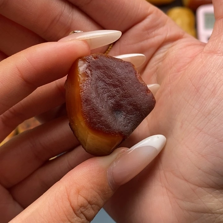 未镶嵌定制琥珀红*黑蜜蜡