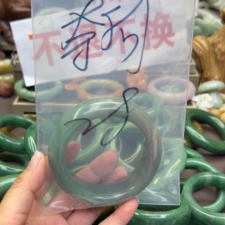 石英岩玉手镯未镶嵌奈***、