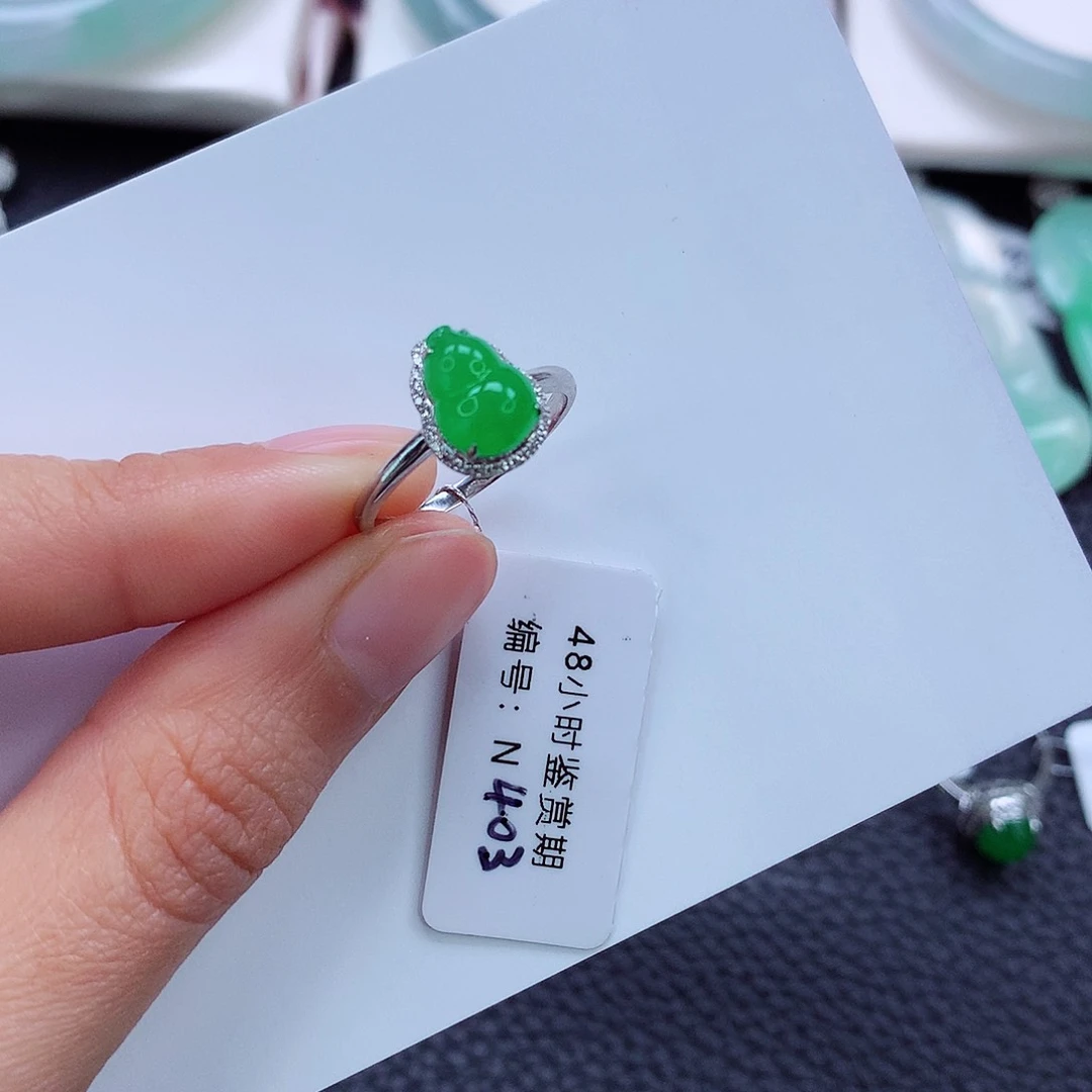 18K金镶嵌戒指翡翠