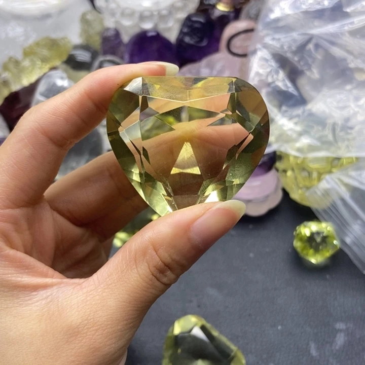 水晶珠宝半成品未镶嵌沉**宝摆件