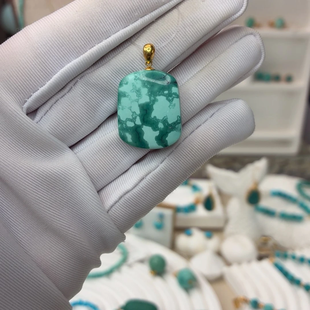 18K金镶嵌绿松石吊坠(不含链)