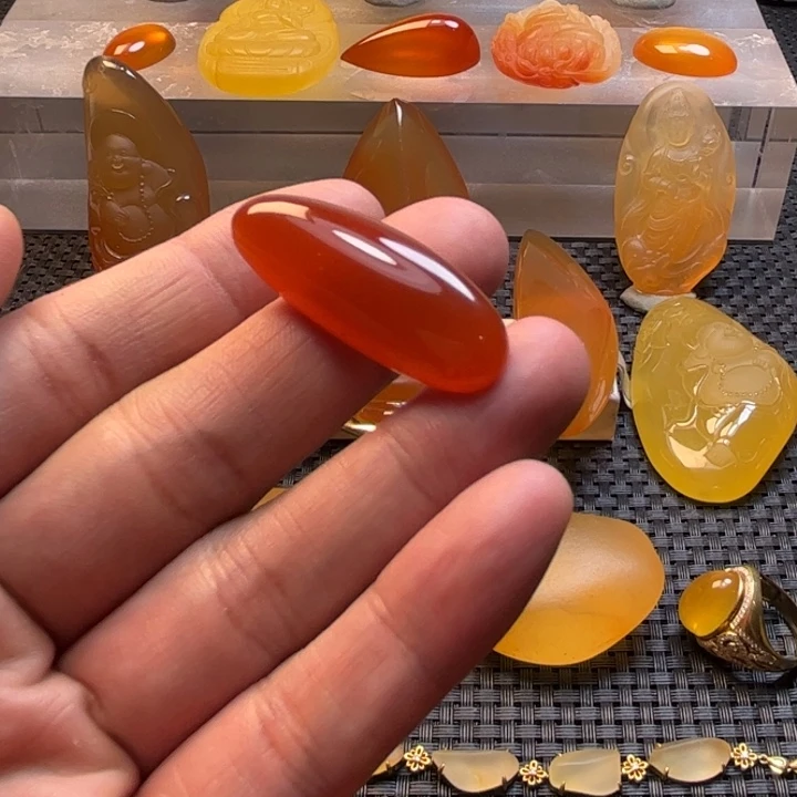 小***果石英质玉未镶嵌旦面