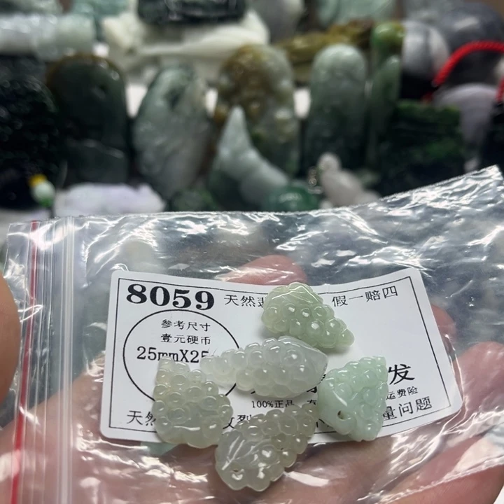 翡翠未镶嵌颈饰8059