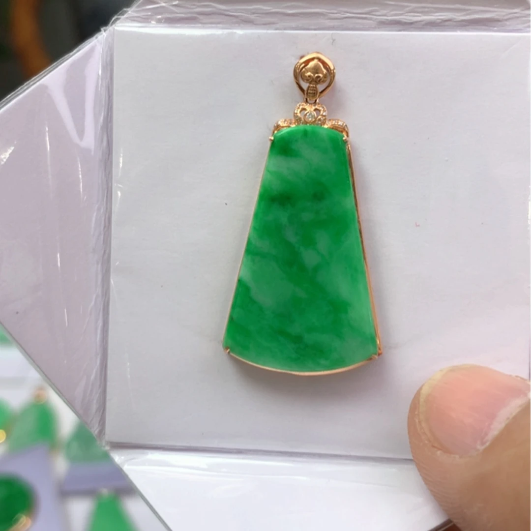 【闪购商品】翡翠颈饰18K金镶嵌翡翠