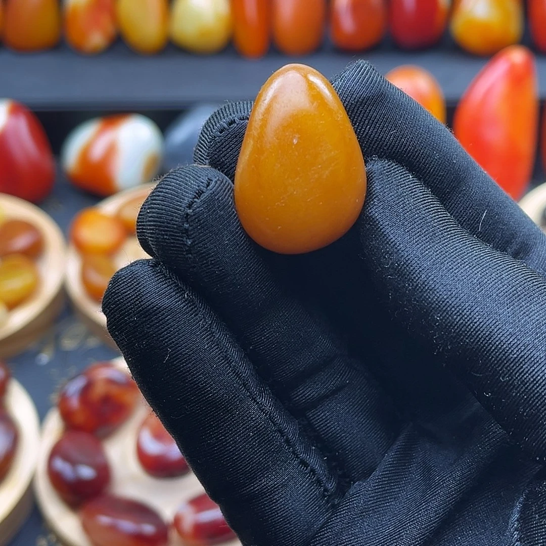 和田玉未镶嵌吊坠(赠链)