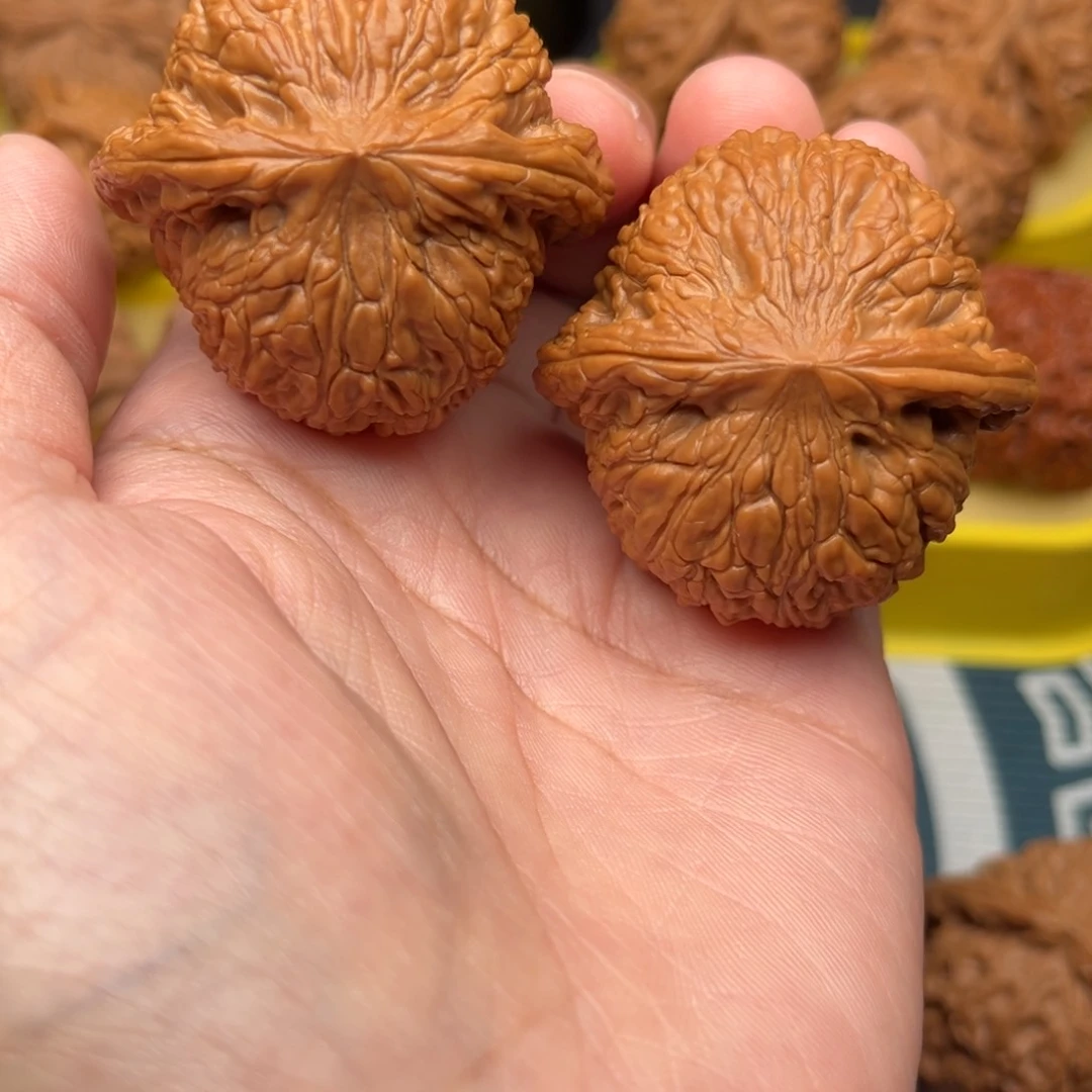 【闪购商品】核桃禧****底文玩核桃手把件42绣球