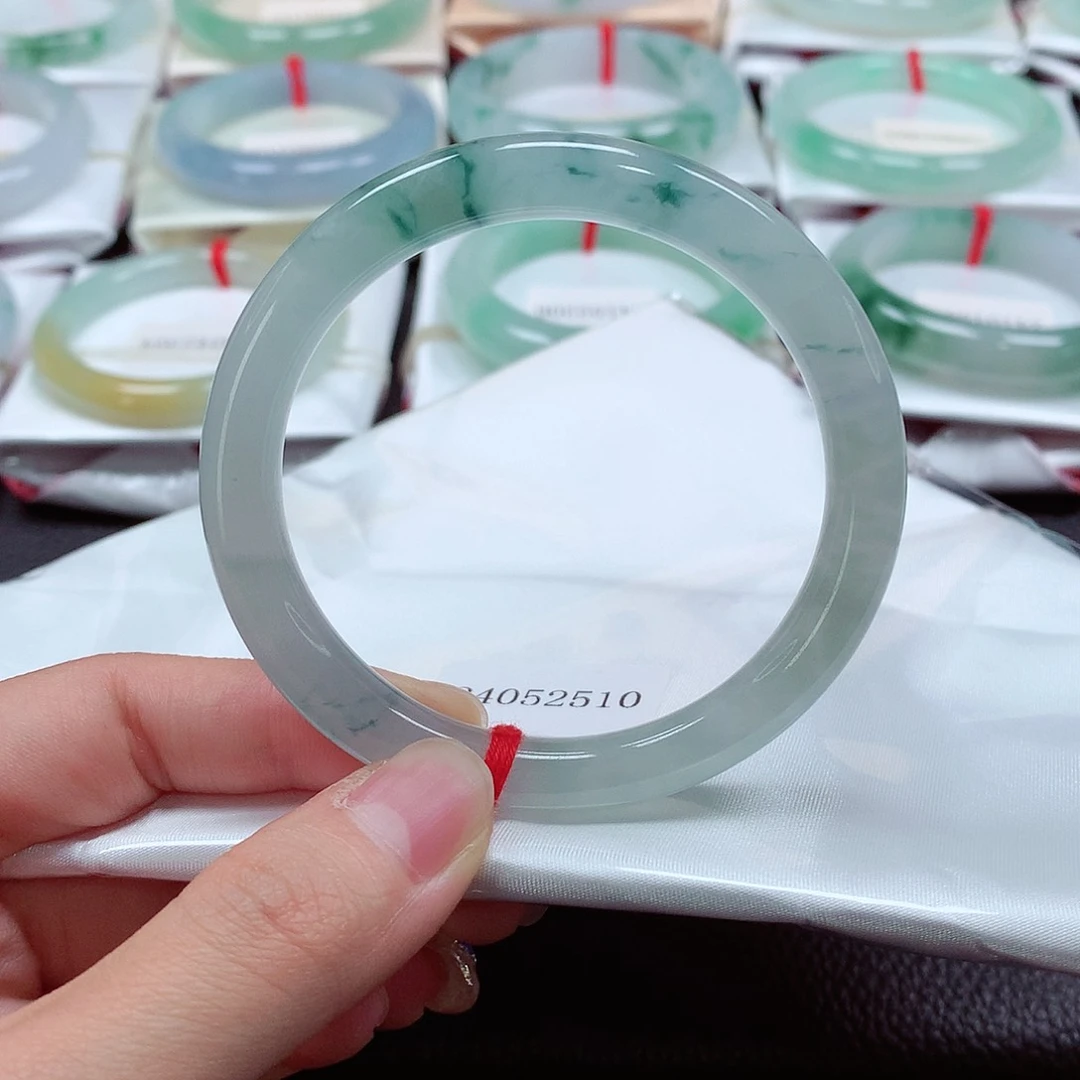 翡翠手镯（圆镯）未镶嵌天然a货翡翠55高冰飘兰花