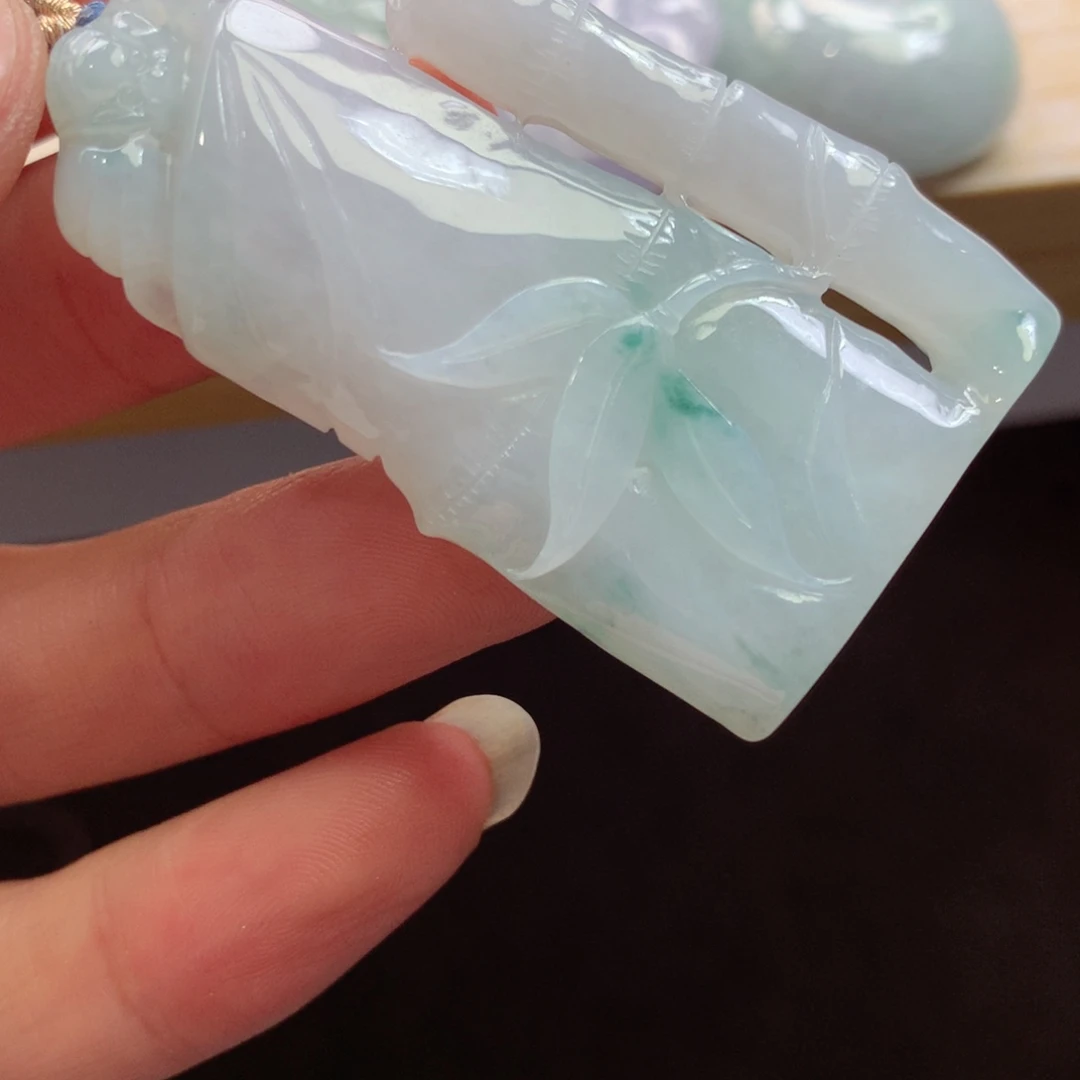 翡翠未镶嵌颈饰吊坠