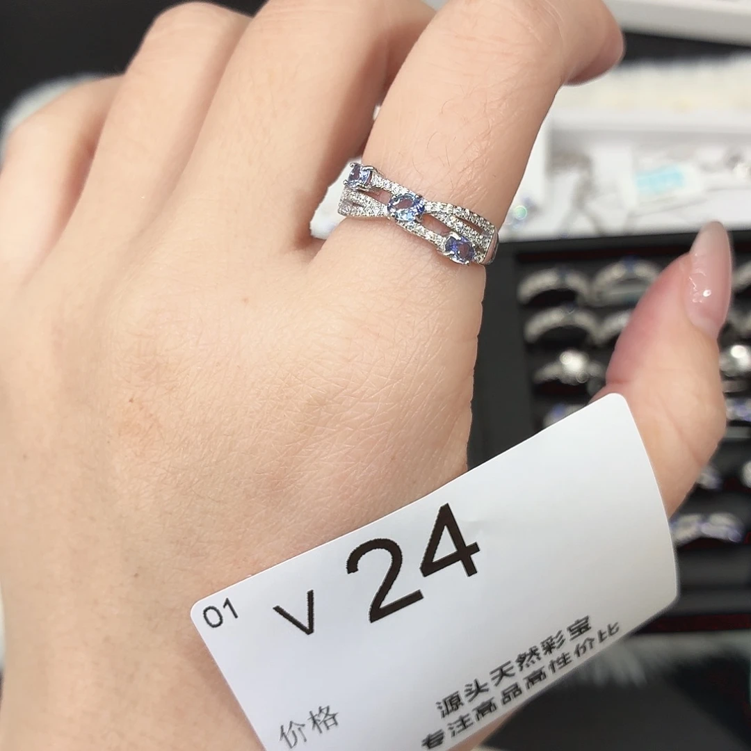 银S925镶嵌坦桑石戒指