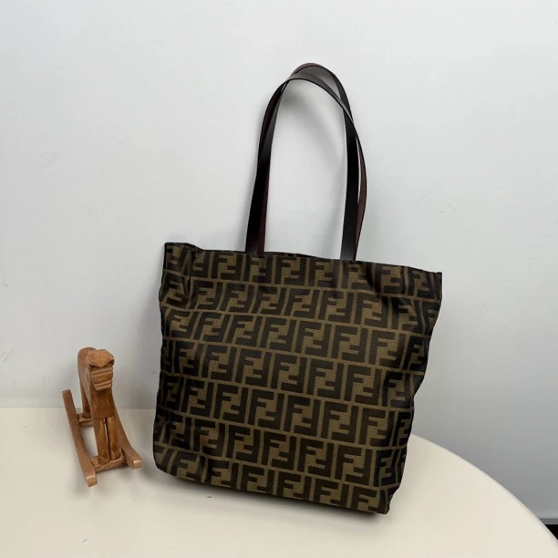 95新 FENDI/芬迪 棕色老花托特单肩包