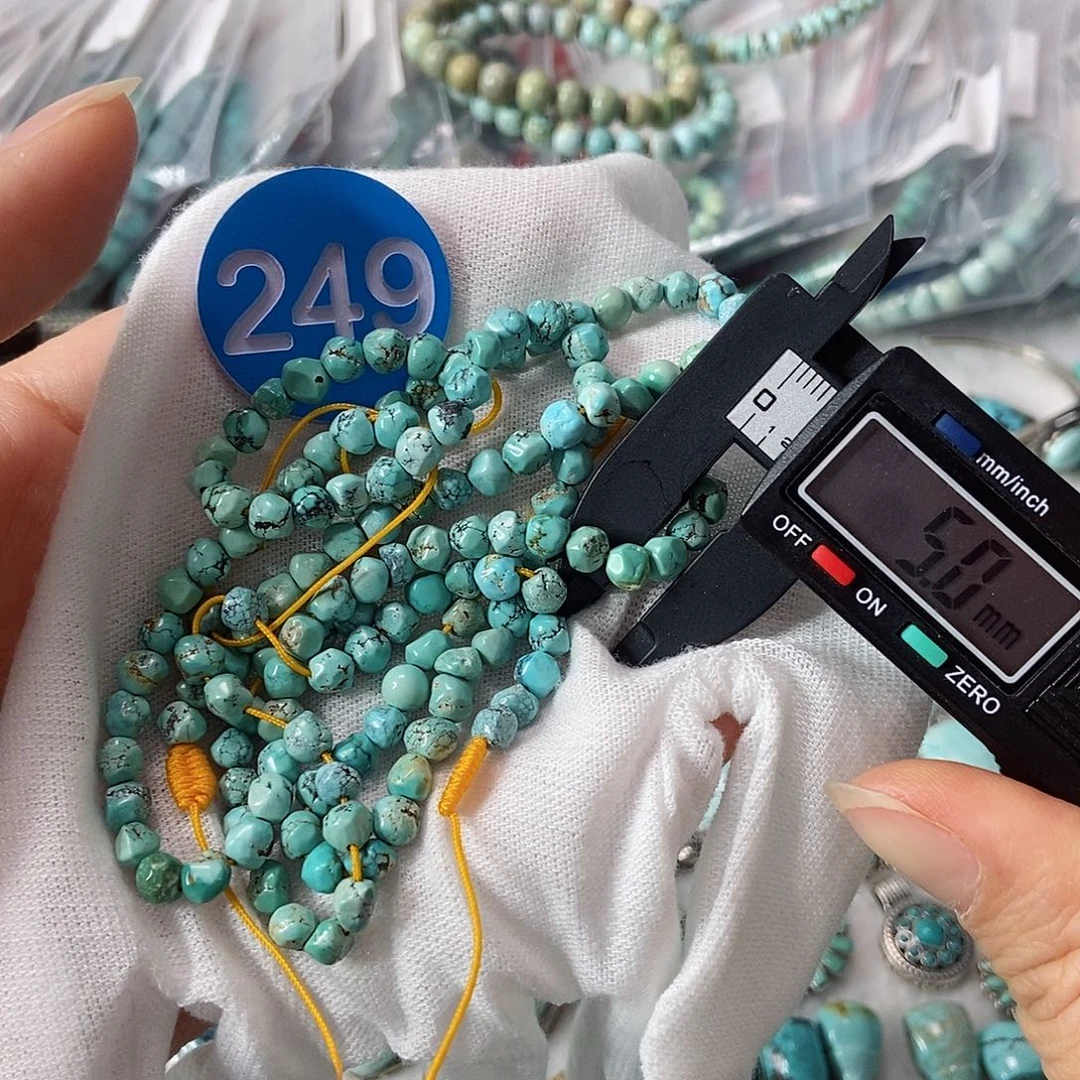 未镶嵌绿松石珠宝奇石