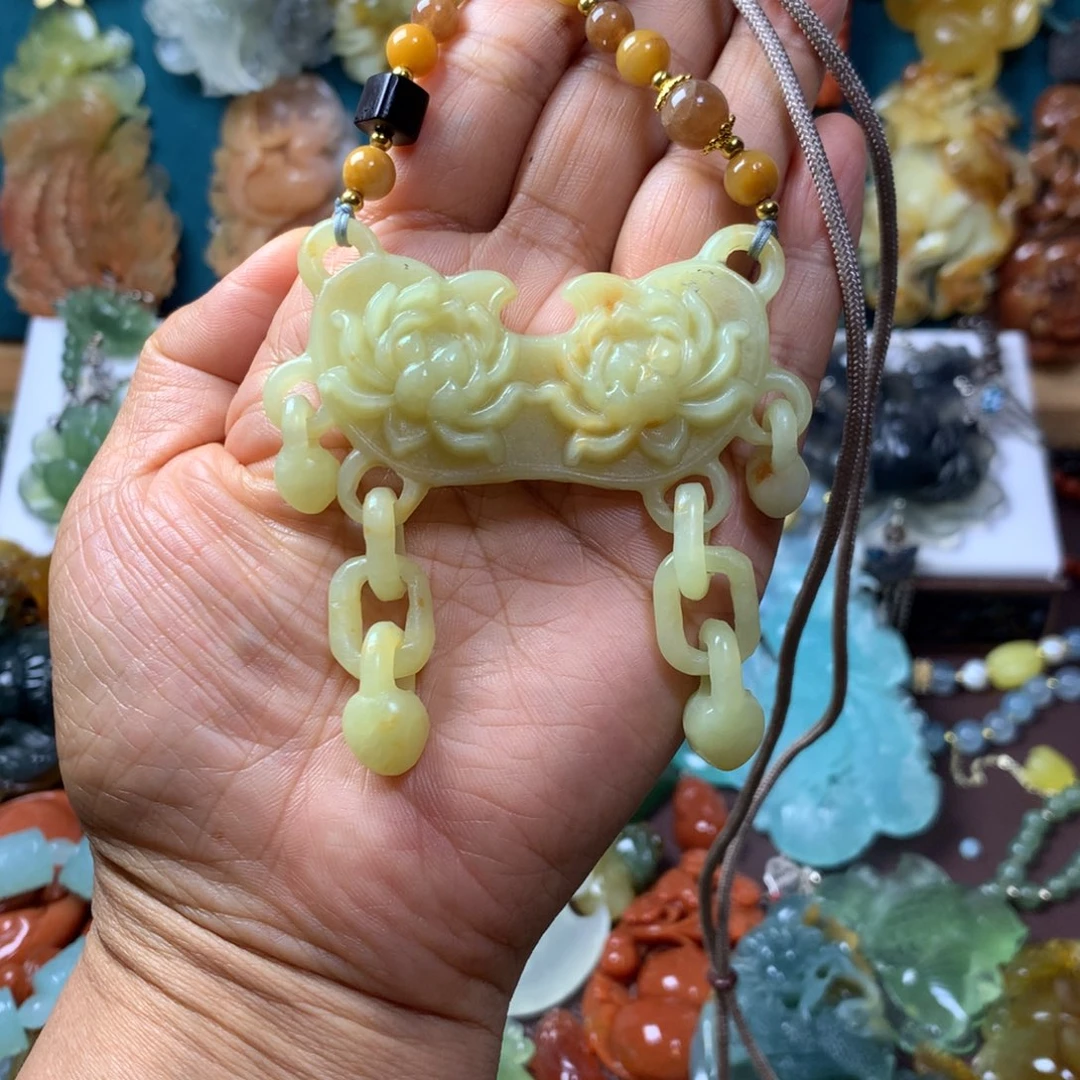 蛇纹石玉未镶嵌挂坠