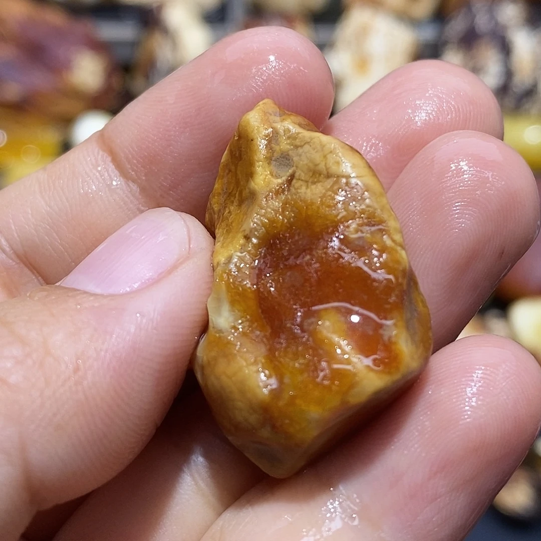 未镶嵌颈饰琥珀蜜蜡原石