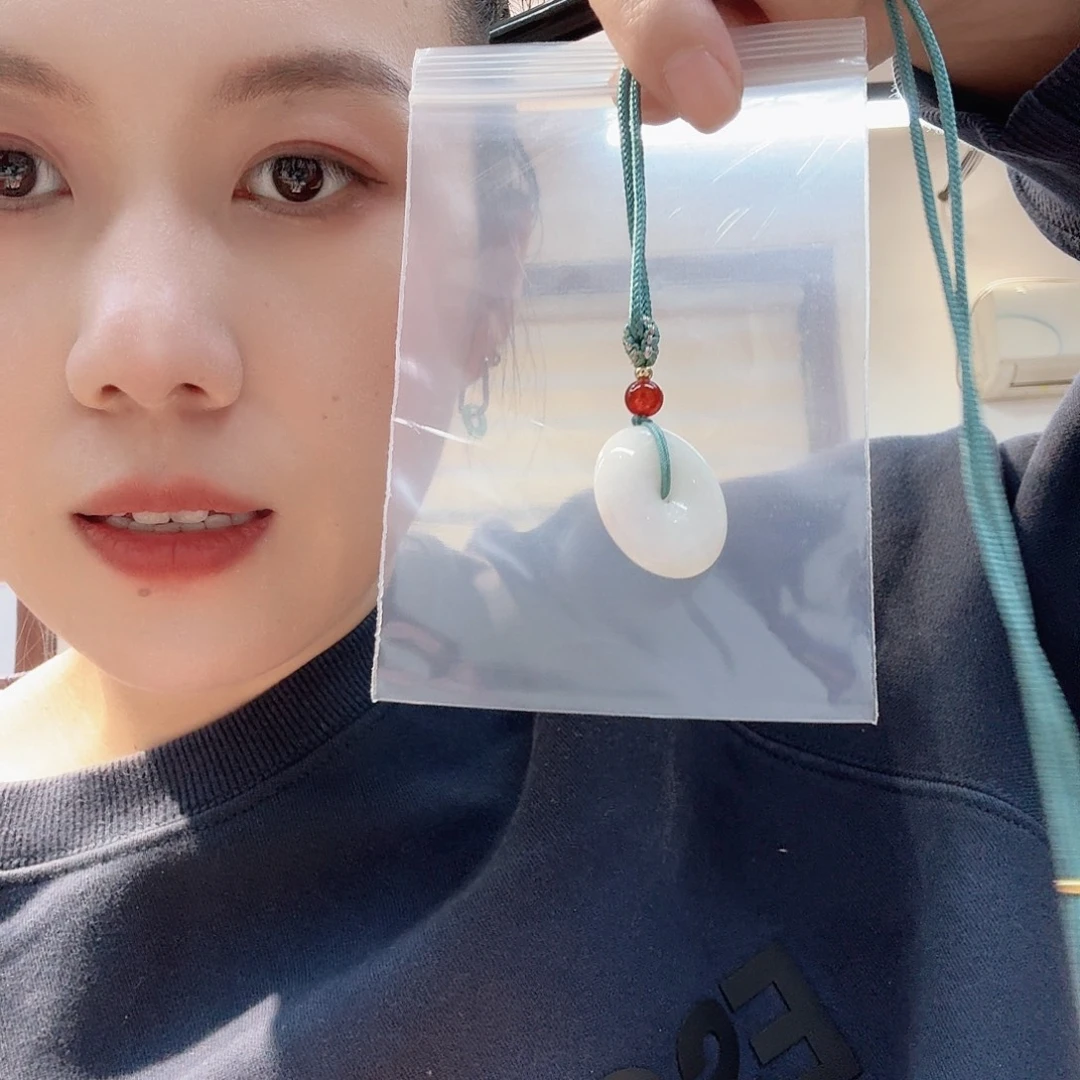 翡翠未镶嵌颈饰需要包容