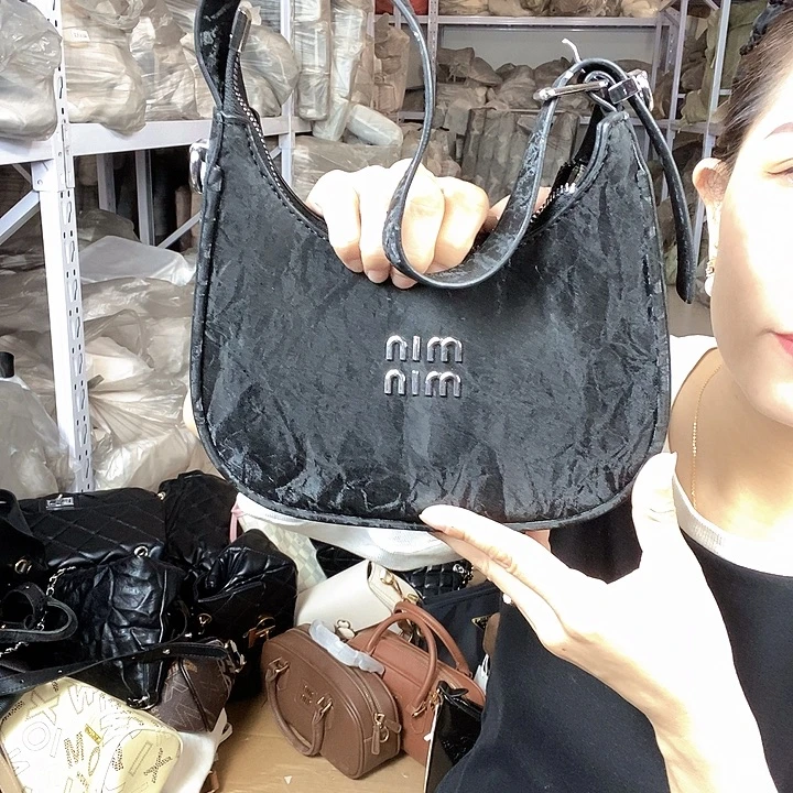 蚕丝小牛剖层皮革PU