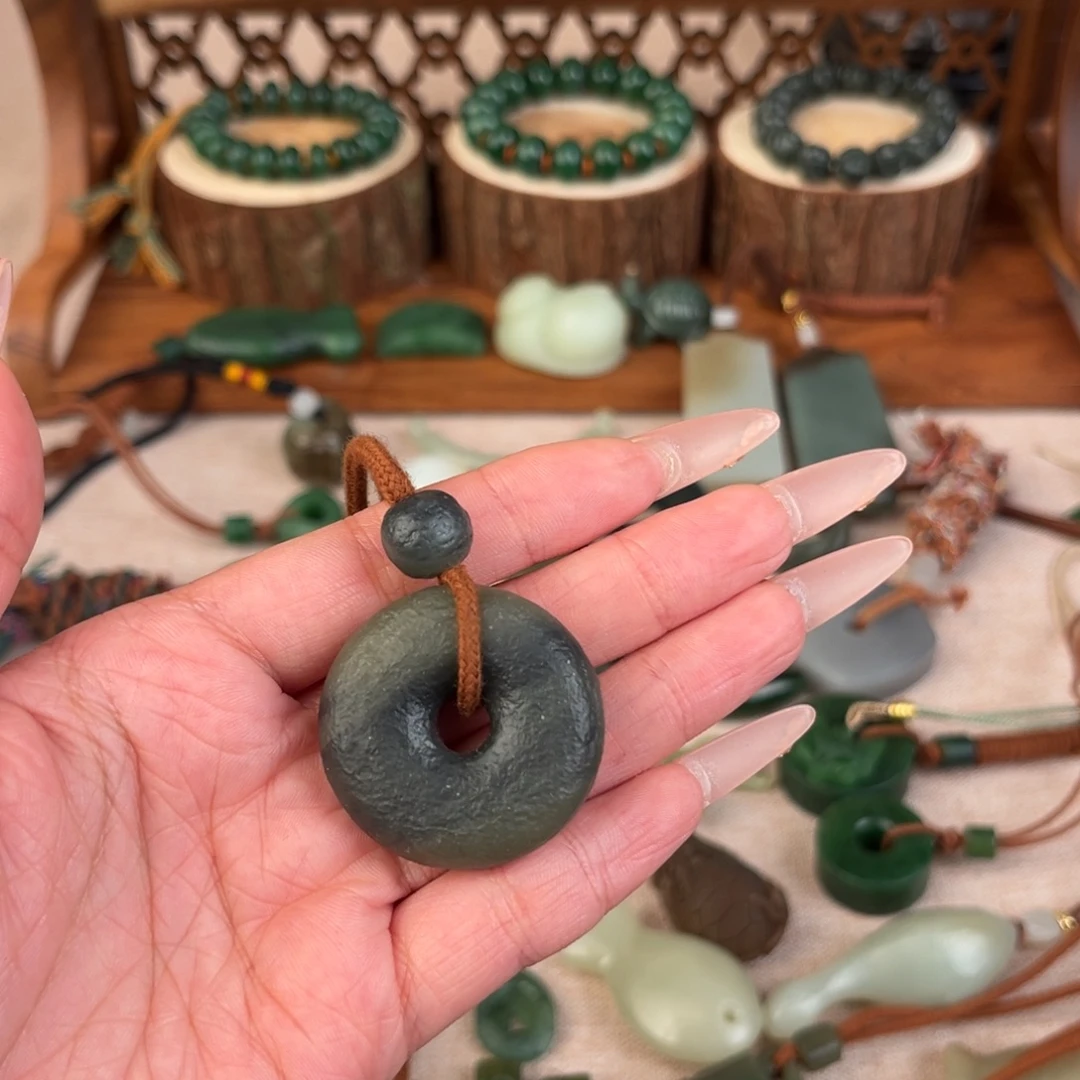 晶***！颈饰未镶嵌和田玉（糖玉）