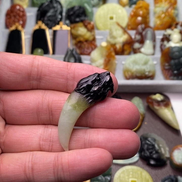 蛇纹石玉未镶嵌颈饰