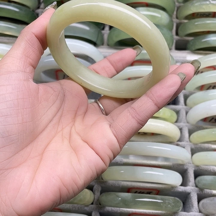 蛇纹石玉未镶嵌手镯133