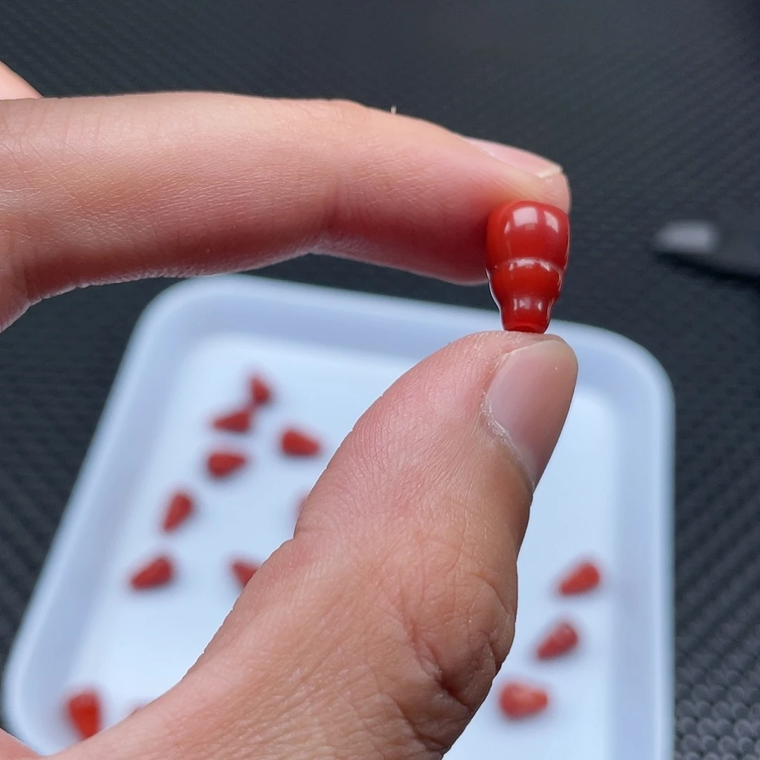 南红玛瑙8*13柿子红三通一颗未镶嵌