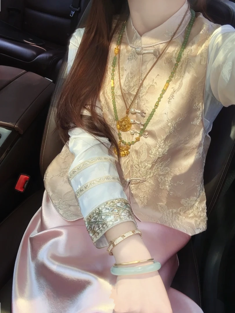 新中式国风女装春季穿搭高级感马甲浮雕