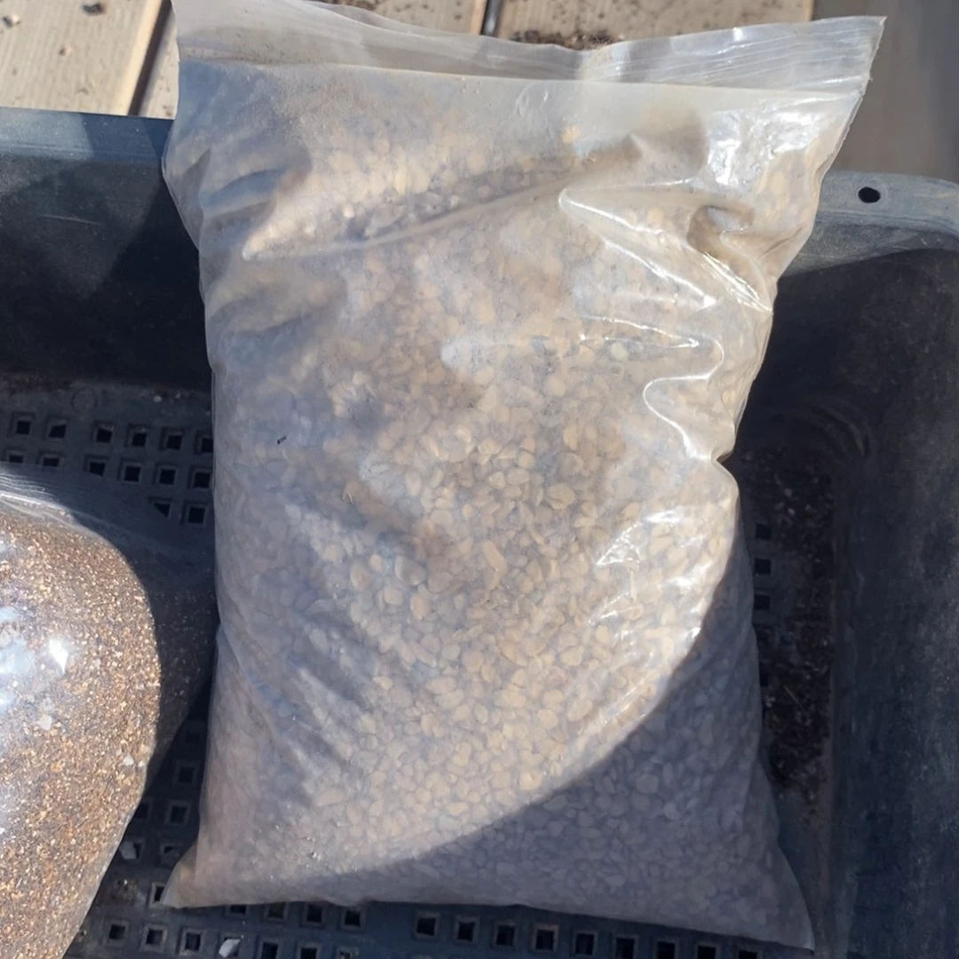 硅藻铺土石一袋。