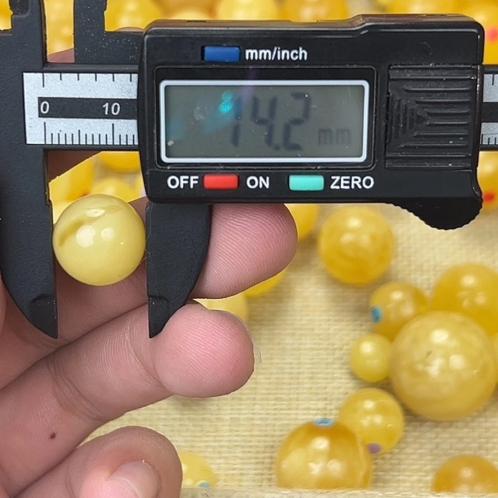 琥珀未镶嵌裸石153