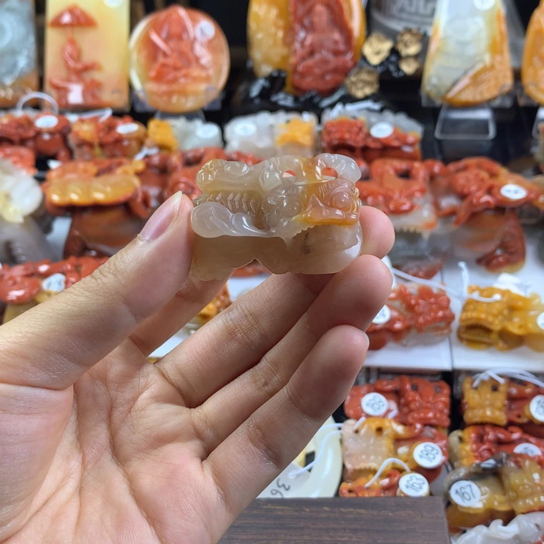 石英质玉（黄龙玉）未镶嵌挂件