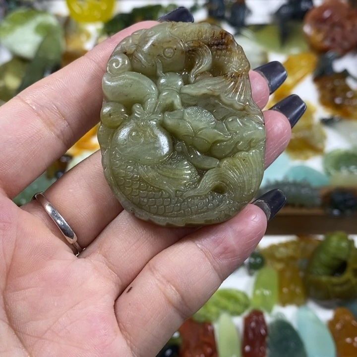 未镶嵌蛇纹石玉吊坠