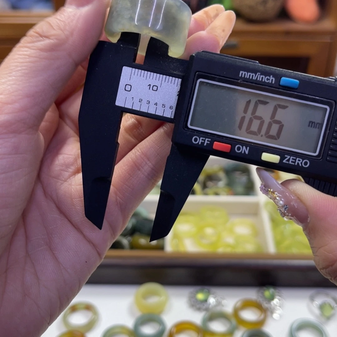 蛇纹石玉未镶嵌手镯136