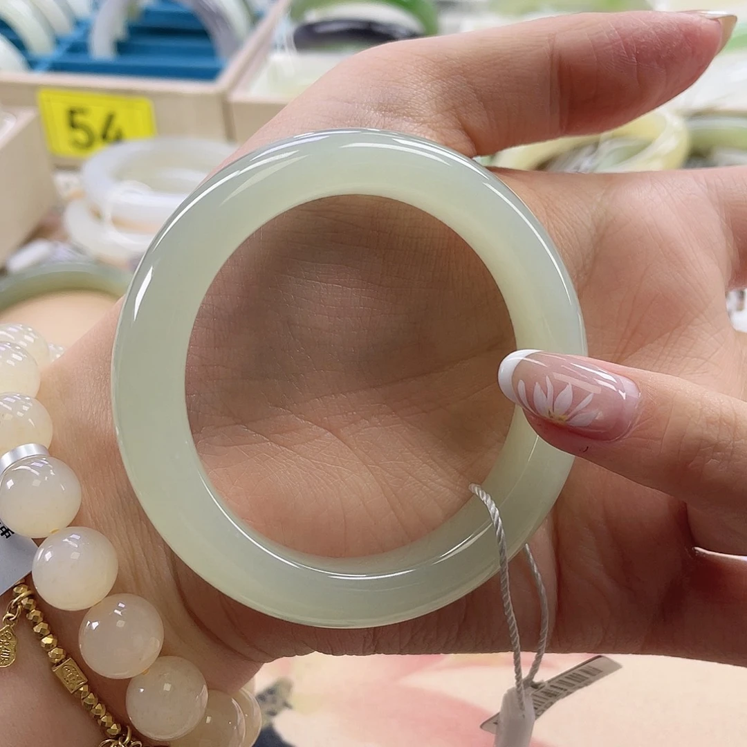 和田玉未镶嵌手镯