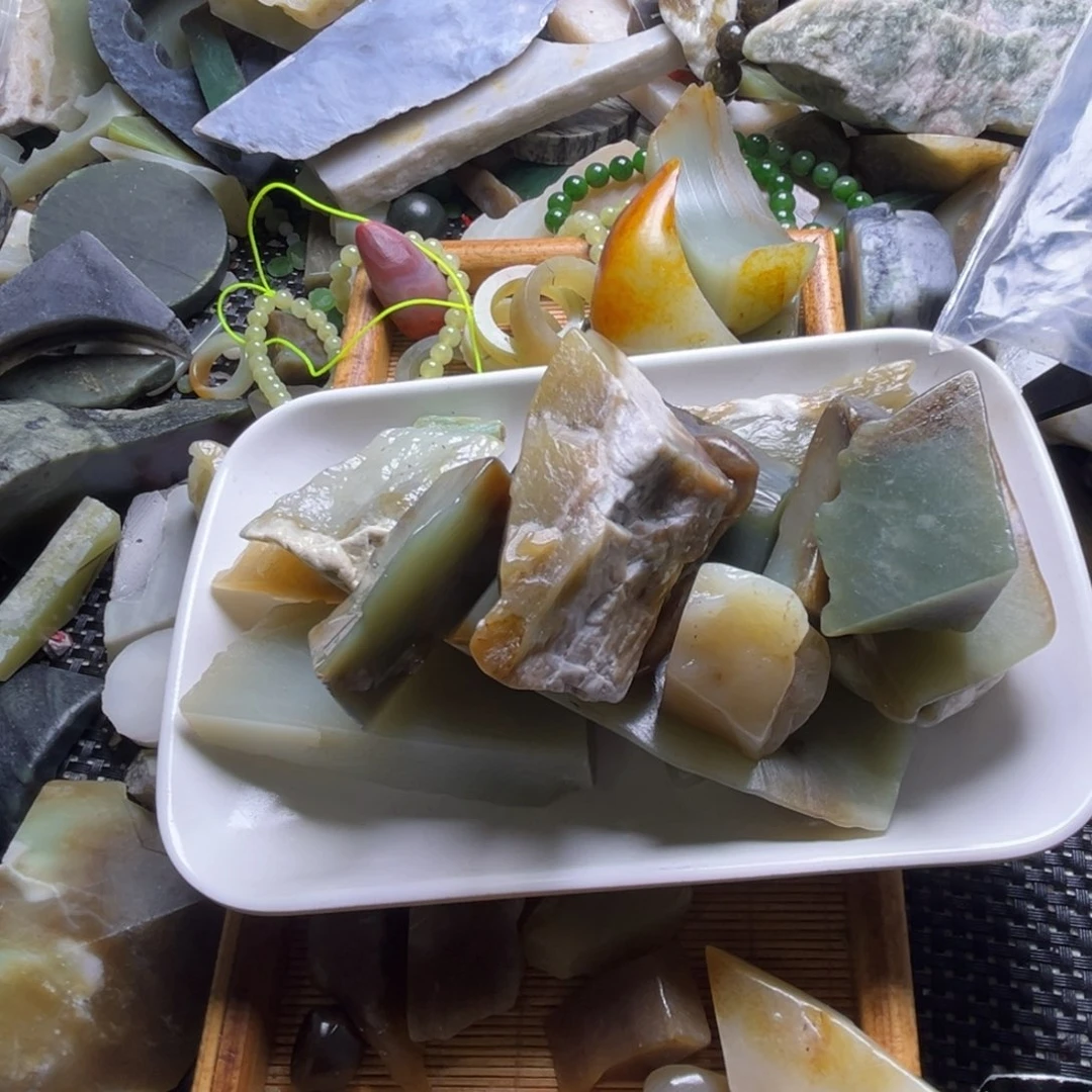 （***七和田玉（糖玉）未镶嵌挂件