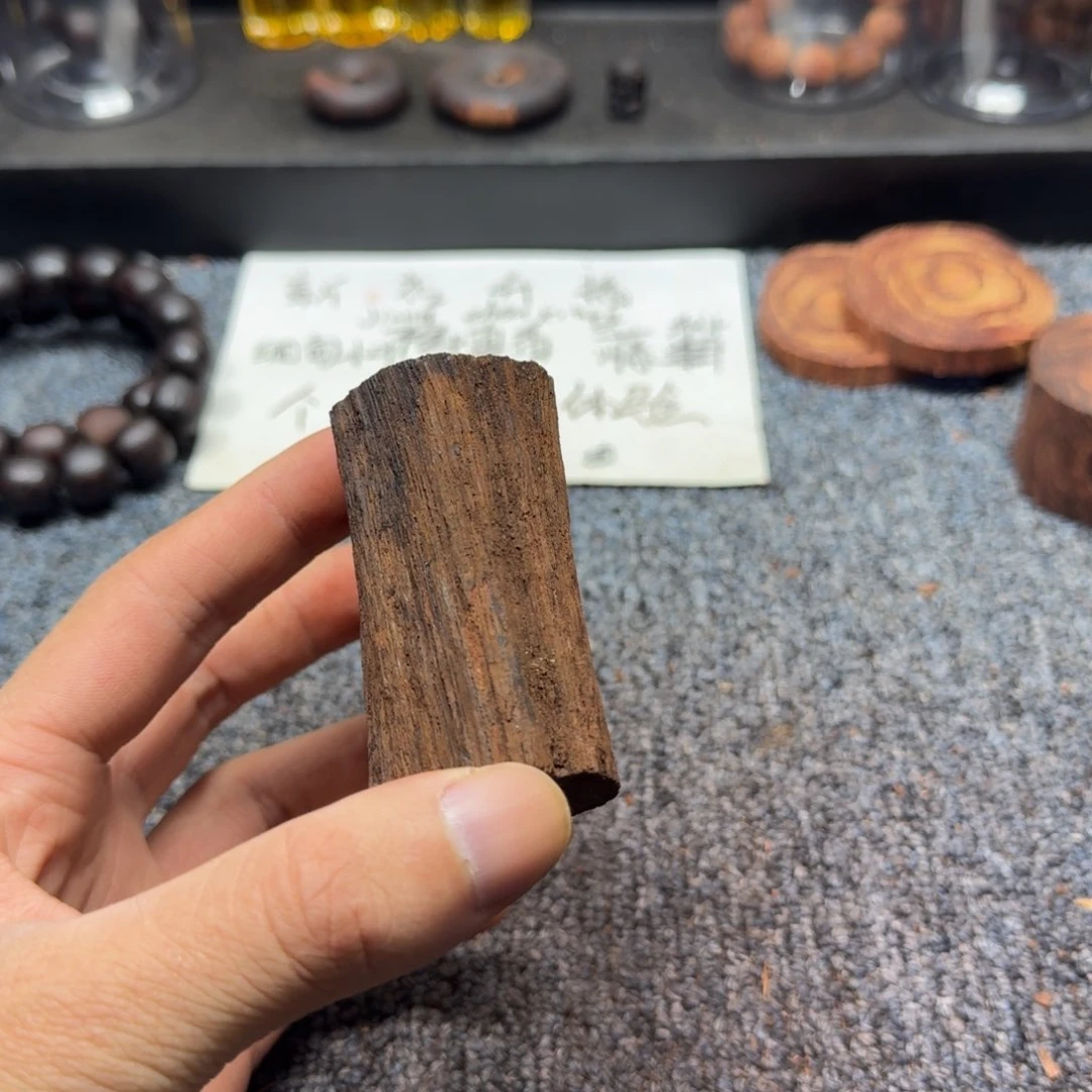 藤类满油降真香手把件