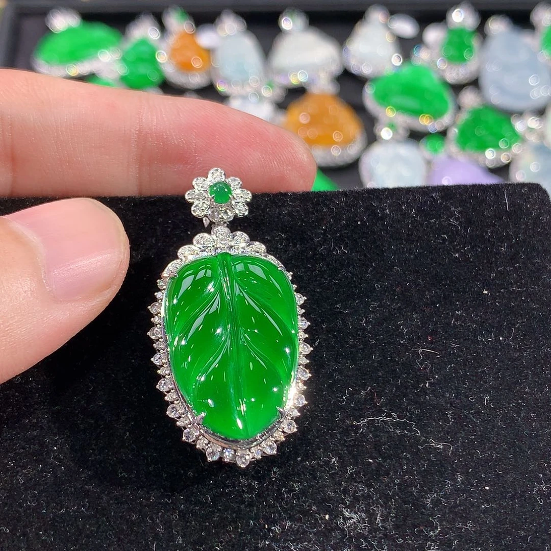 翡翠18K金镶嵌颈饰