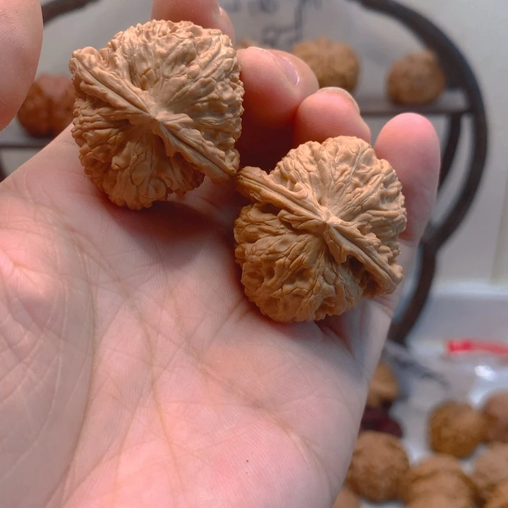 H***！文玩核桃吊坠白狮子