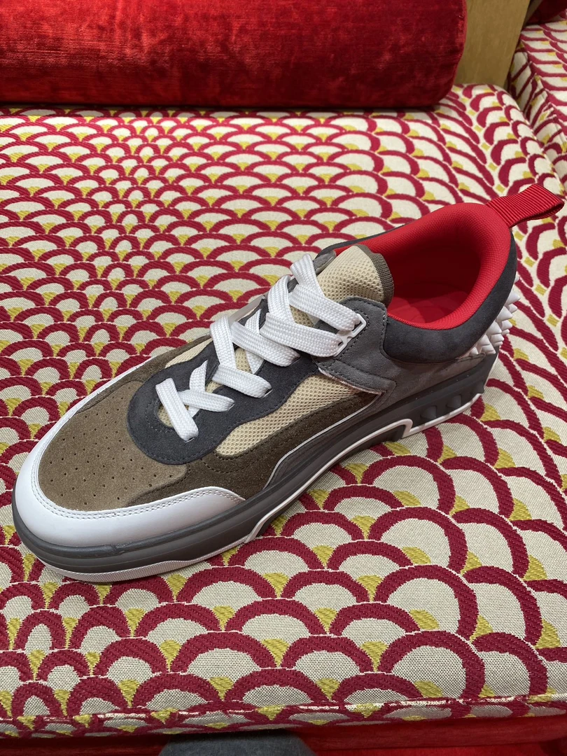 未使用 Christian Louboutin/克里斯提·鲁布托 灰色板鞋男