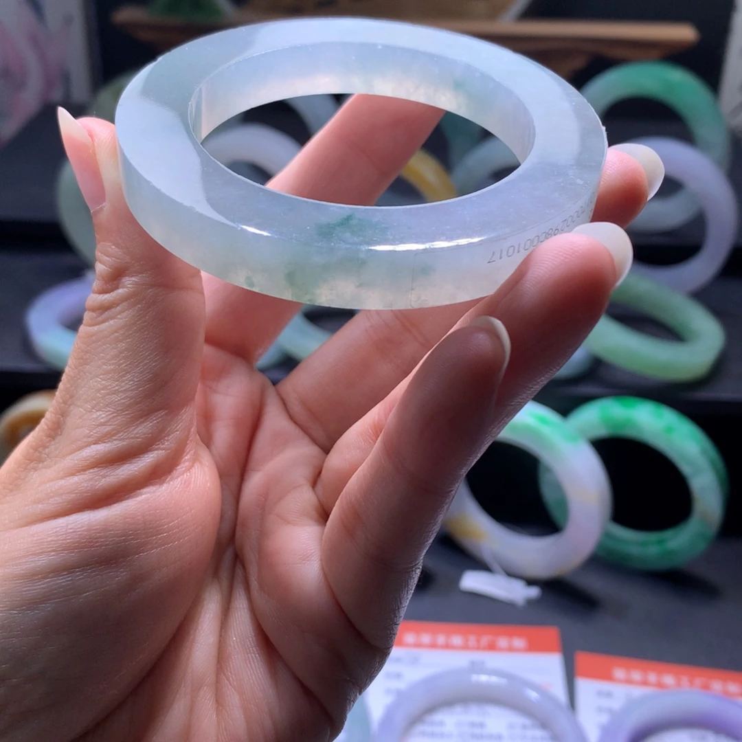 定制翡翠未镶嵌翡翠手镯