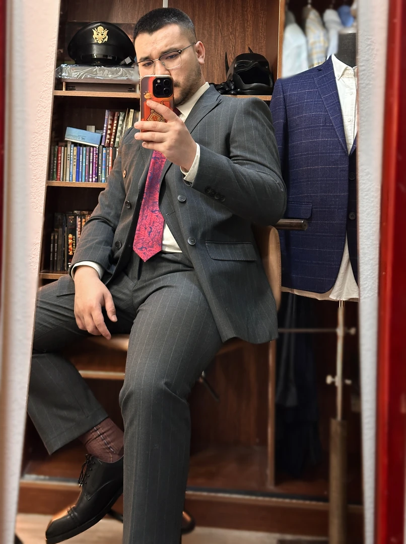 商务休闲正式铁灰色暗条纹戗驳领双排扣男士正装西服两件套