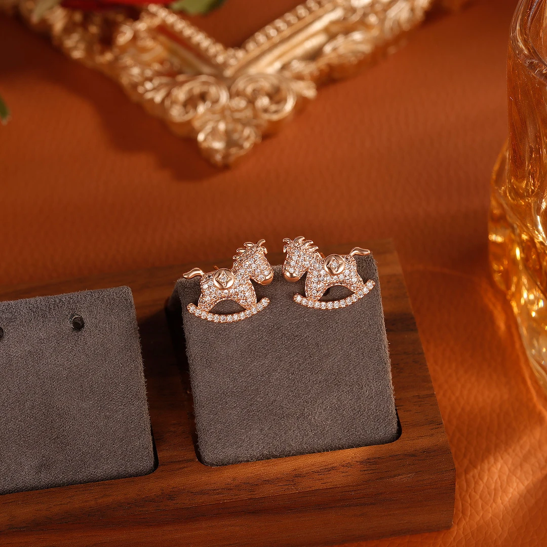 合金耳饰 【5832】轻奢满锆马上有钱木马耳钉气质耳环女小众耳饰