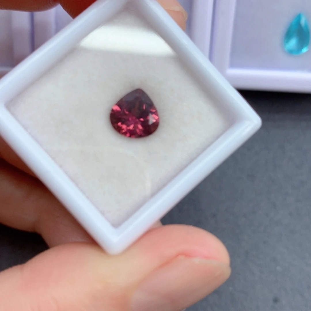 1.19克拉裸石未镶嵌红色碧玺
