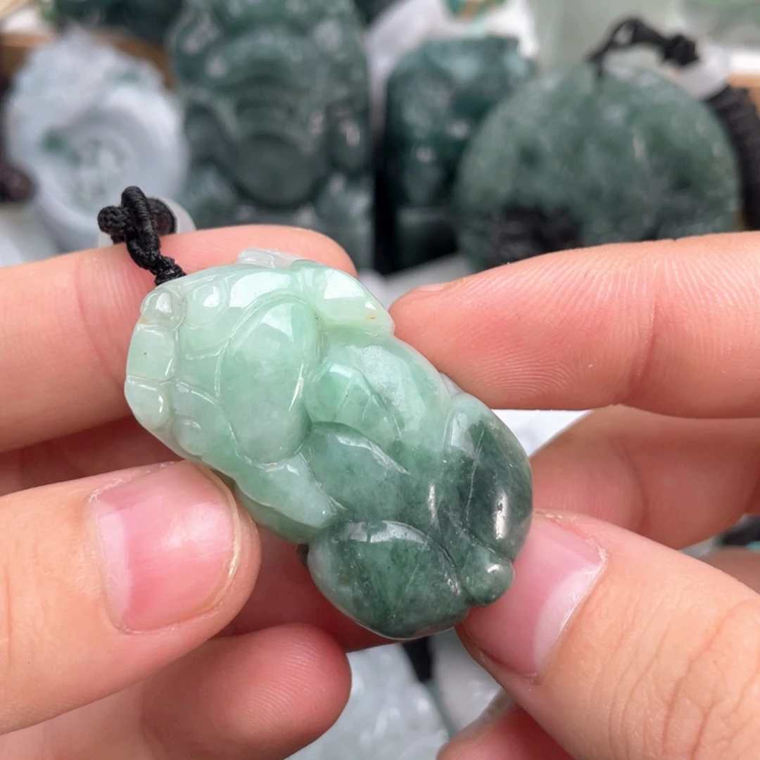 翡翠未镶嵌吊坠(不含链)微瑕