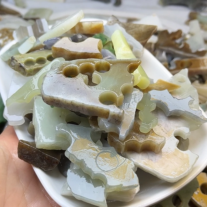颈饰未镶嵌和田玉云**?