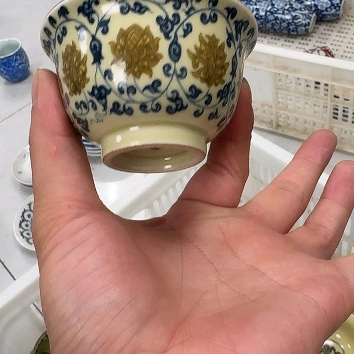 瓷片釉里金缠枝莲主人杯景德镇