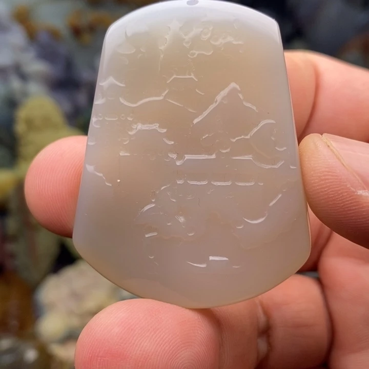 在***己玛瑙/玉髓未镶嵌颈饰