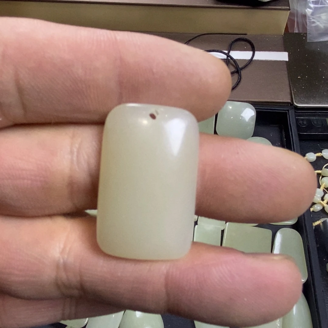 颈饰未镶嵌和田玉云**秦061