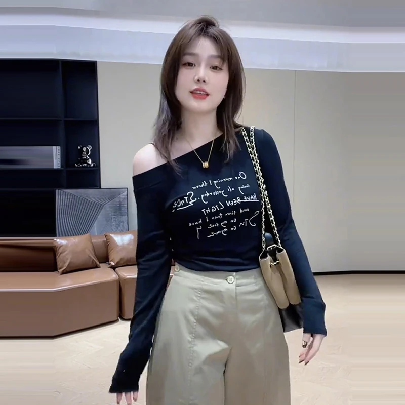 慵懒风藏青露肩吊带长袖T恤女夏季薄款字母斜肩宽松防晒罩衫上衣