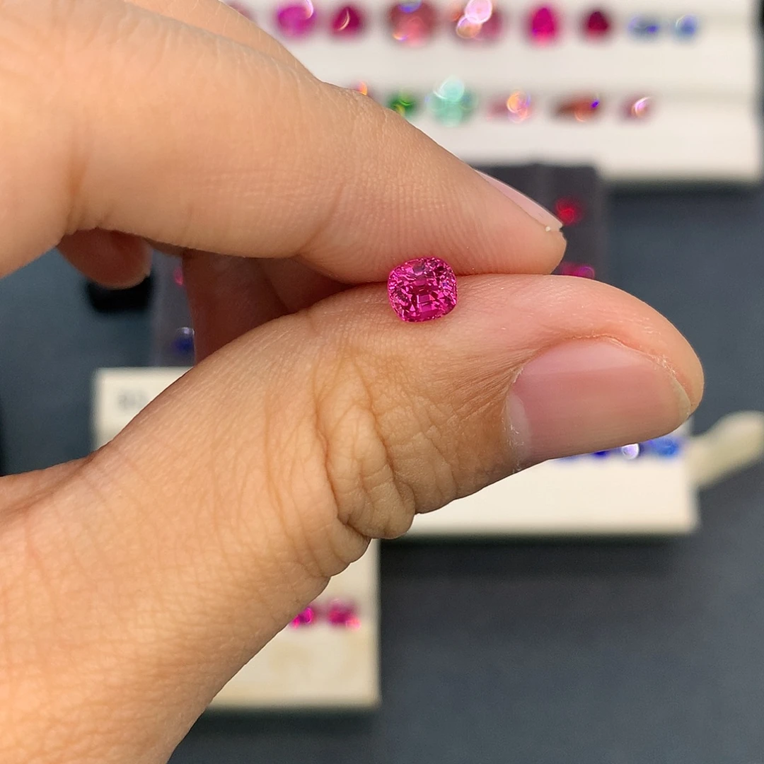 尖晶石裸石69分绝地