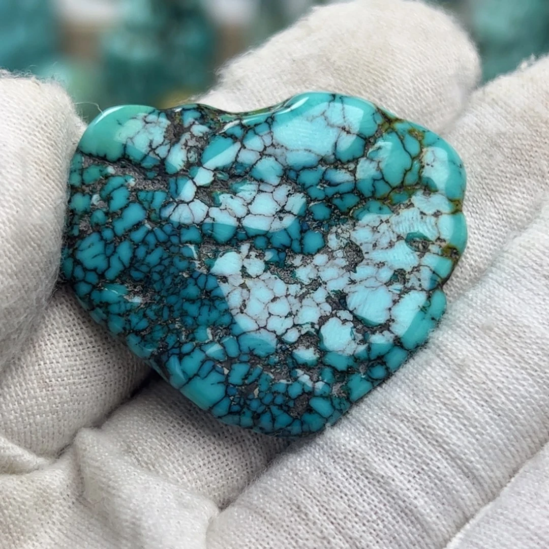 绿松石未镶嵌珠宝奇石