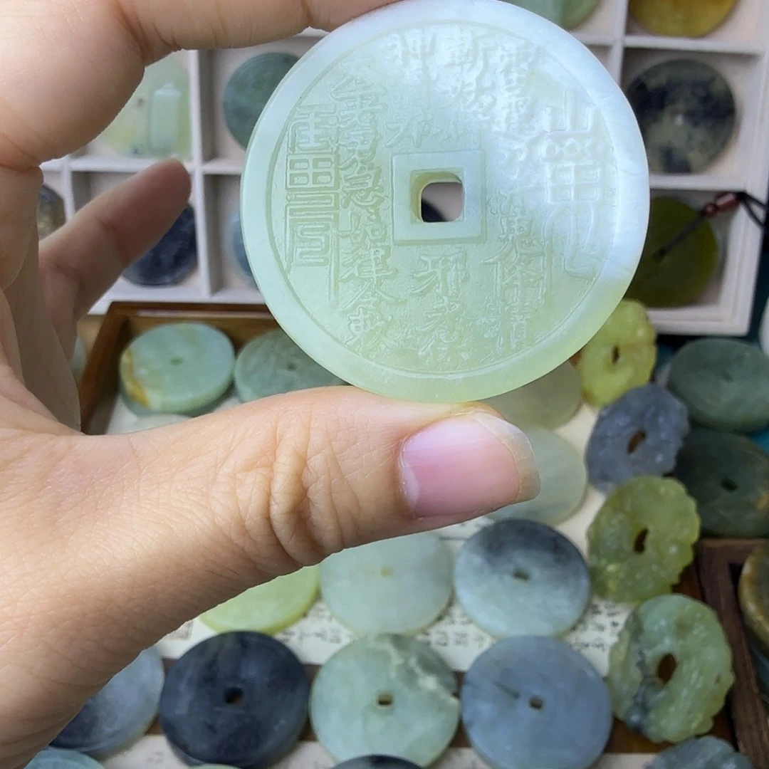 未镶嵌岫玉颈饰地****者